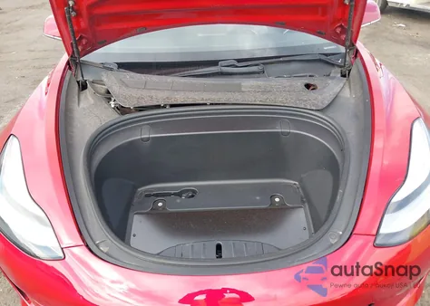 2018 Tesla Model 3 Long Range/Performance z USA, uszkodzony, nr VIN 5YJ3E1EB6JF129801